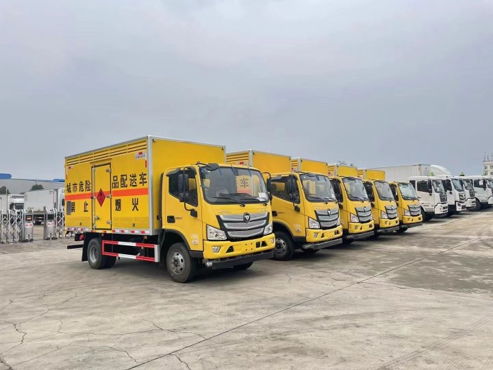 福田歐馬可4.3米氣體廂式運(yùn)輸車(chē)
