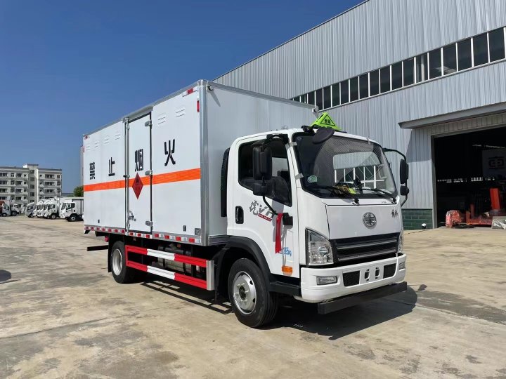 解放5.2米易燃?xì)怏w廂式運(yùn)輸車(chē)/液化氣運(yùn)輸車(chē)